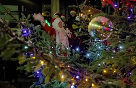 Gaidot Ziemassvētkus - ikgadējais Rūķu gājiens Iļģuciemā un svētku egles iedegšana 3.decembī