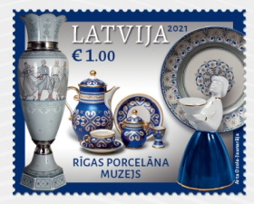 Uzsākot muzejiem veltītu pastmarku sēriju,  Latvijas Pasts pirmo pastmarku velta Rīgas Porcelāna muzejam