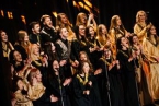 Dzīvespriecīga afroamerikāņu baznīcas mūzika un visiem labi pazīstamas Ziemassvētku melodijas Rīgas Gospelkora Adventa koncertā